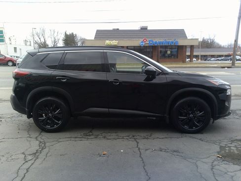 Used 2023 Nissan Rogue SV w/ SV Premium B Package image 6