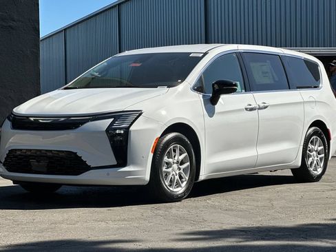New 2027 Chrysler Pacifica Select FWD image 8