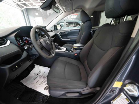 Used 2019 Toyota RAV4 LE w/ Carpet Mat Package FWD image 9