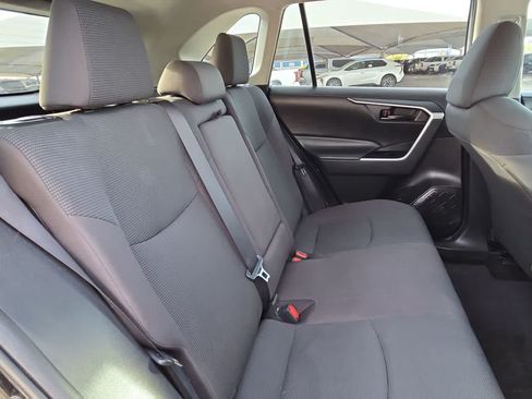 Used 2021 Toyota RAV4 LE AWD/4WD image 17