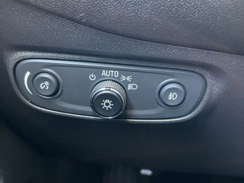 Used 2020 Chevrolet Equinox LT image 32