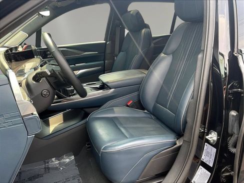 Used 2025 Cadillac Escalade IQ Luxury 2 w/ LPO, Premium Carpet Package AWD/4WD image 20