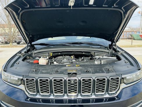 Used 2023 Jeep Grand Cherokee Limited w/ Luxury Tech Group II image 46