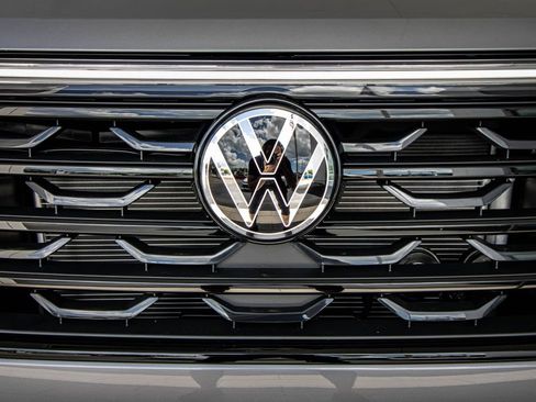 New 2026 Volkswagen Atlas Cross Sport SEL R-Line AWD/4WD image 8