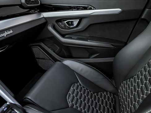 Used 2022 Lamborghini Urus image 41