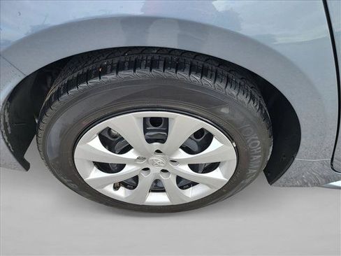 Used 2022 Toyota Corolla LE image 11