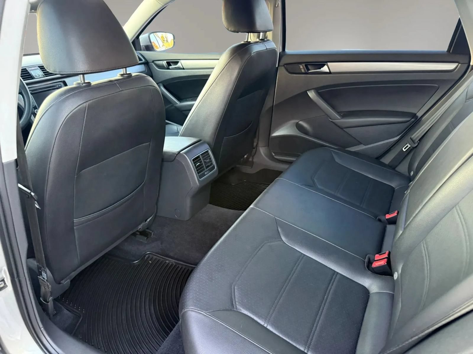 Used 2014 Volkswagen Passat 1.8T SE FWD image 24