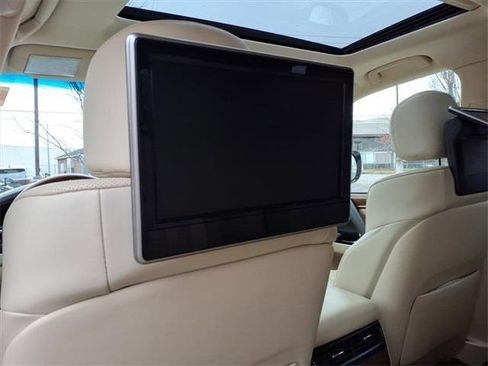 Used 2020 Lexus LX 570 4WD w/ 3rd Row & Luxury Pkg image 23