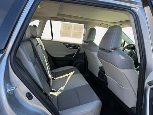Used 2022 Toyota RAV4 Limited image 18