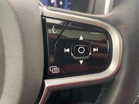 Used 2025 Volvo XC90 B5 Core image 17