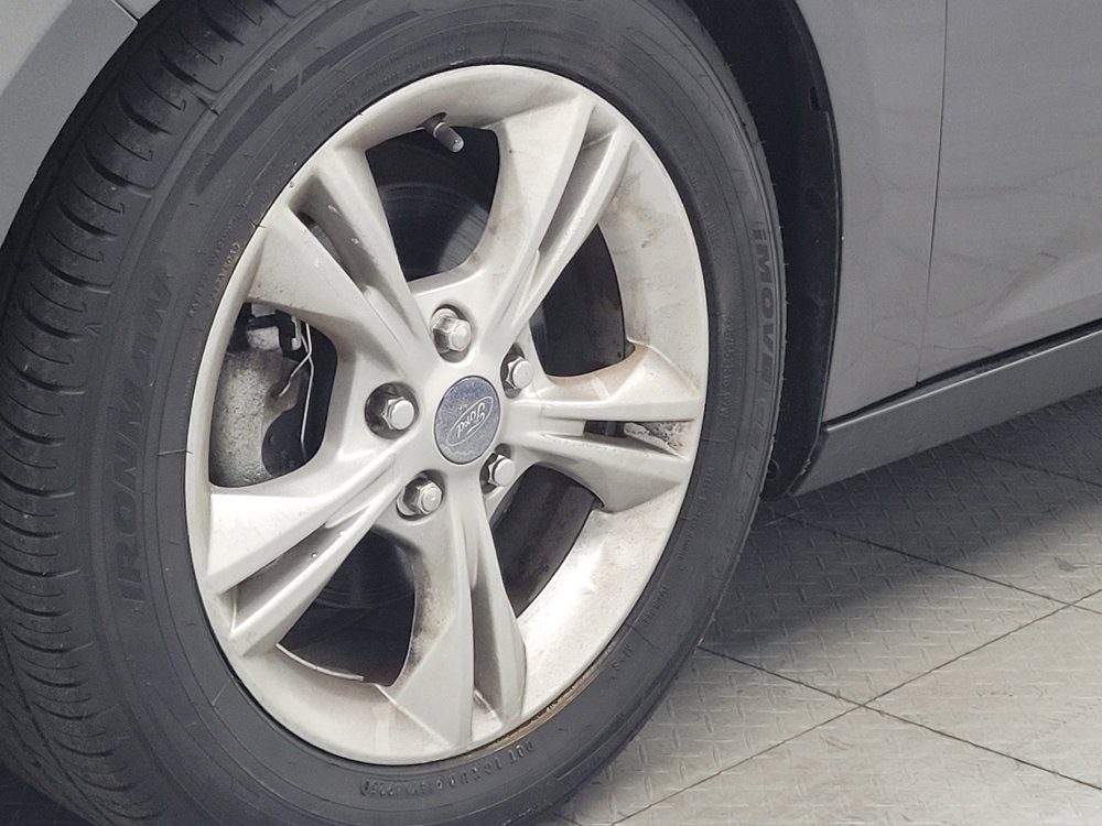 Used 2014 Ford Focus SE w/ SE Winter Package FWD image 31