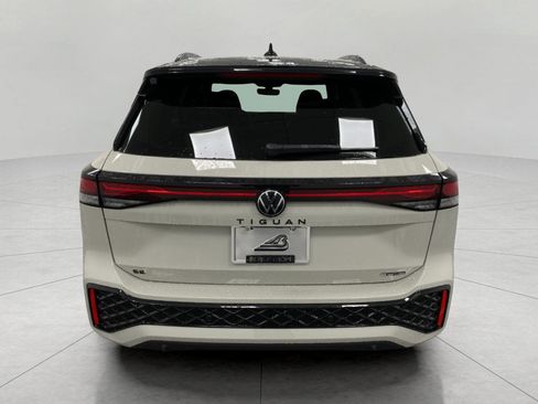 New 2026 Volkswagen Tiguan SE R-Line image 4