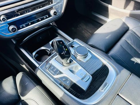 Used 2019 BMW 740i w/ M Sport Package RWD image 19