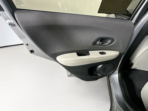 Used 2019 Honda HR-V LX image 24
