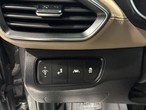 Used 2019 Hyundai Santa Fe SEL FWD image 18