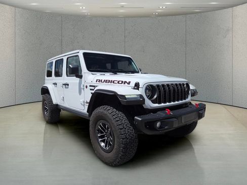 Used 2025 Jeep Wrangler Unlimited Rubicon AWD/4WD image 13