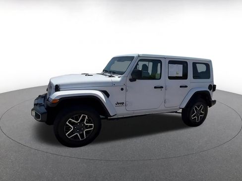 Used 2025 Jeep Wrangler Unlimited Sahara AWD/4WD image 7
