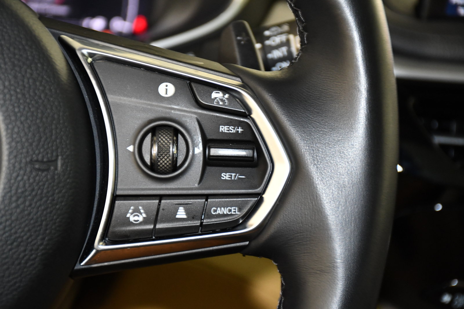 Used 2025 Acura MDX SH-AWD image 21