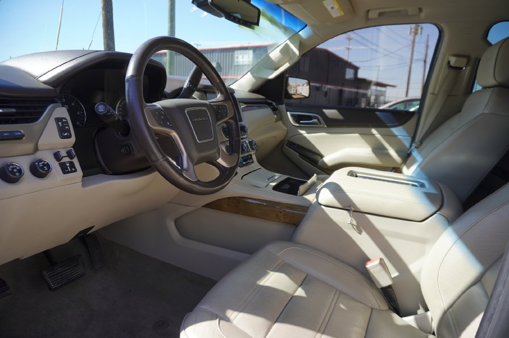 Used 2017 GMC Yukon Denali w/ Open Road Package AWD/4WD image 2