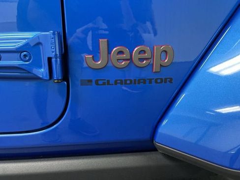 Used 2025 Jeep Gladiator Rubicon AWD/4WD image 31