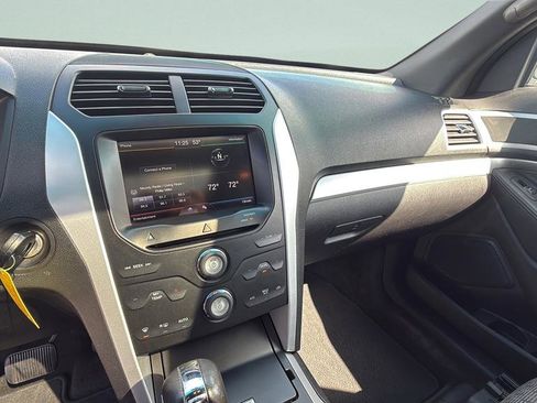 Used 2015 Ford Explorer XLT w/ Equipment Group 201A image 26