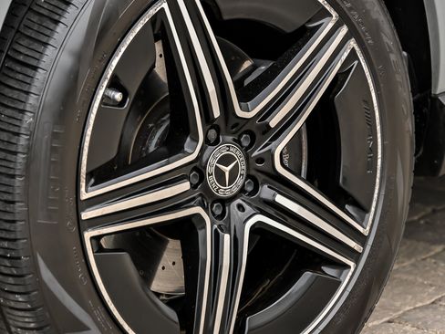 Used 2024 Mercedes-Benz GLE 350 4MATIC w/ AMG Line Exterior image 12