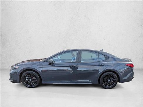 Used 2025 Toyota Camry SE image 9