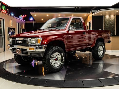 Used 1991 Toyota Pickup Deluxe image 1