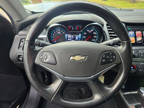 Used 2017 Chevrolet Impala LT image 27
