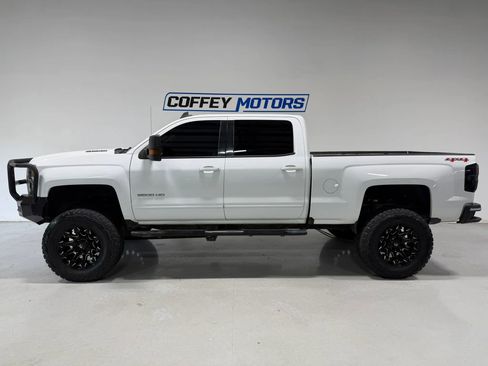 Used 2017 Chevrolet Silverado 2500 LT AWD/4WD image 3