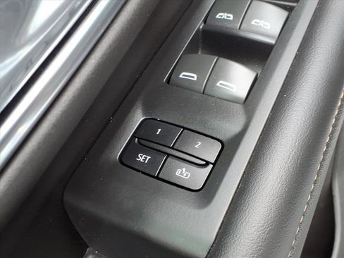 Used 2022 GMC Yukon AT4 w/ Technology Package image 18