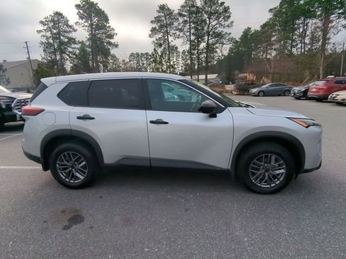 Used 2024 Nissan Rogue S image 3