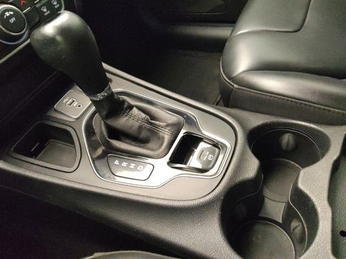 Used 2020 Jeep Cherokee Latitude Plus FWD image 26