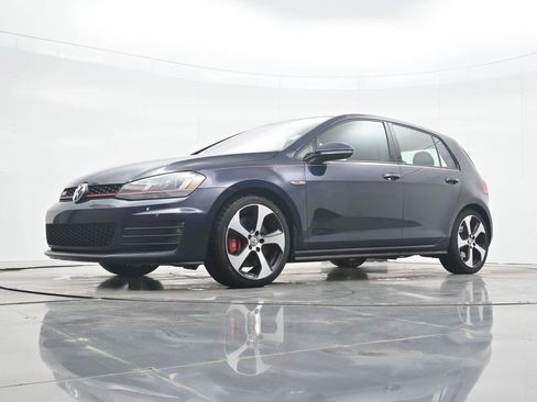 Used 2017 Volkswagen GTI SE image 25