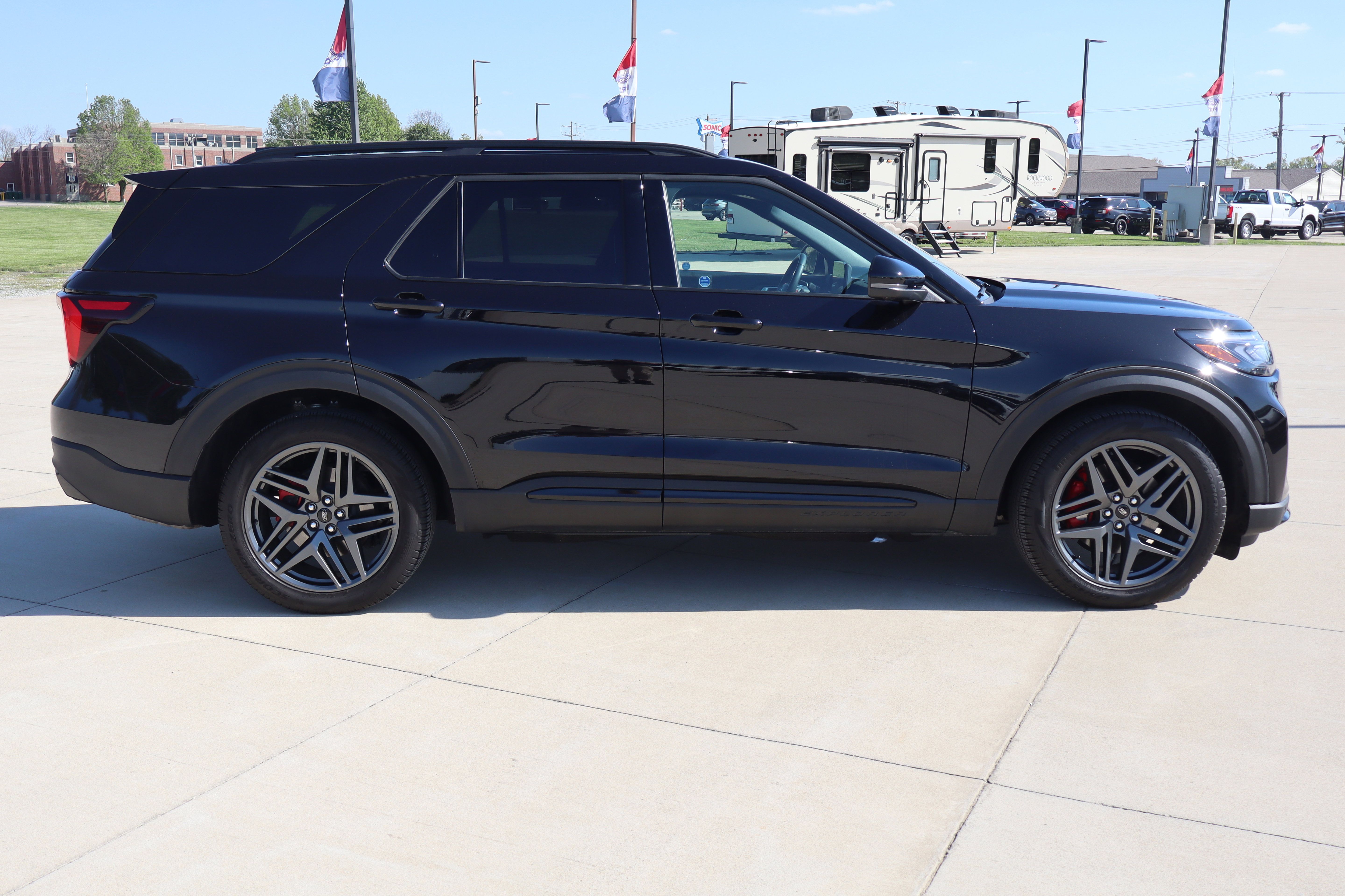 Used 2025 Ford Explorer ST AWD/4WD image 5