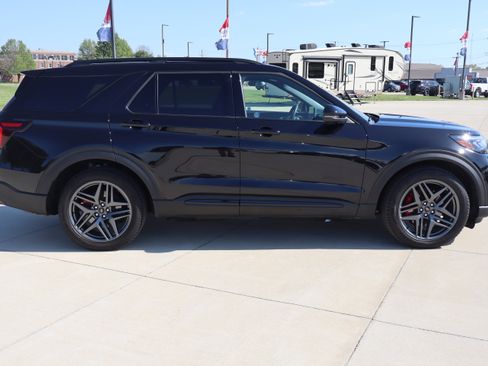 Used 2025 Ford Explorer ST AWD/4WD image 5