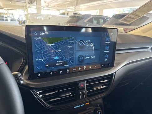 Used 2025 Ford Escape SE image 25