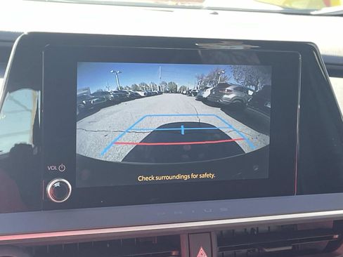 Used 2024 Toyota Prius LE image 14