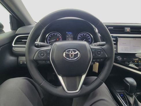 Used 2018 Toyota Camry SE w/ Moonroof Package image 5