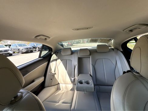 Used 2021 Genesis G70 2.0T image 32