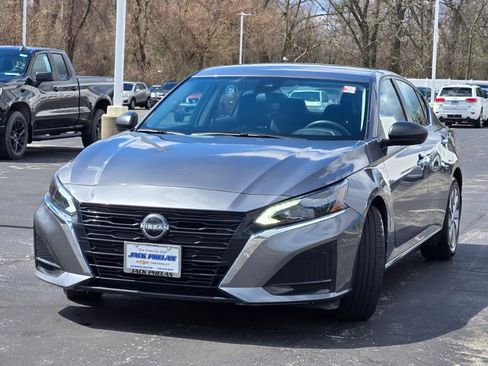 Used 2024 Nissan Altima 2.5 S image 5