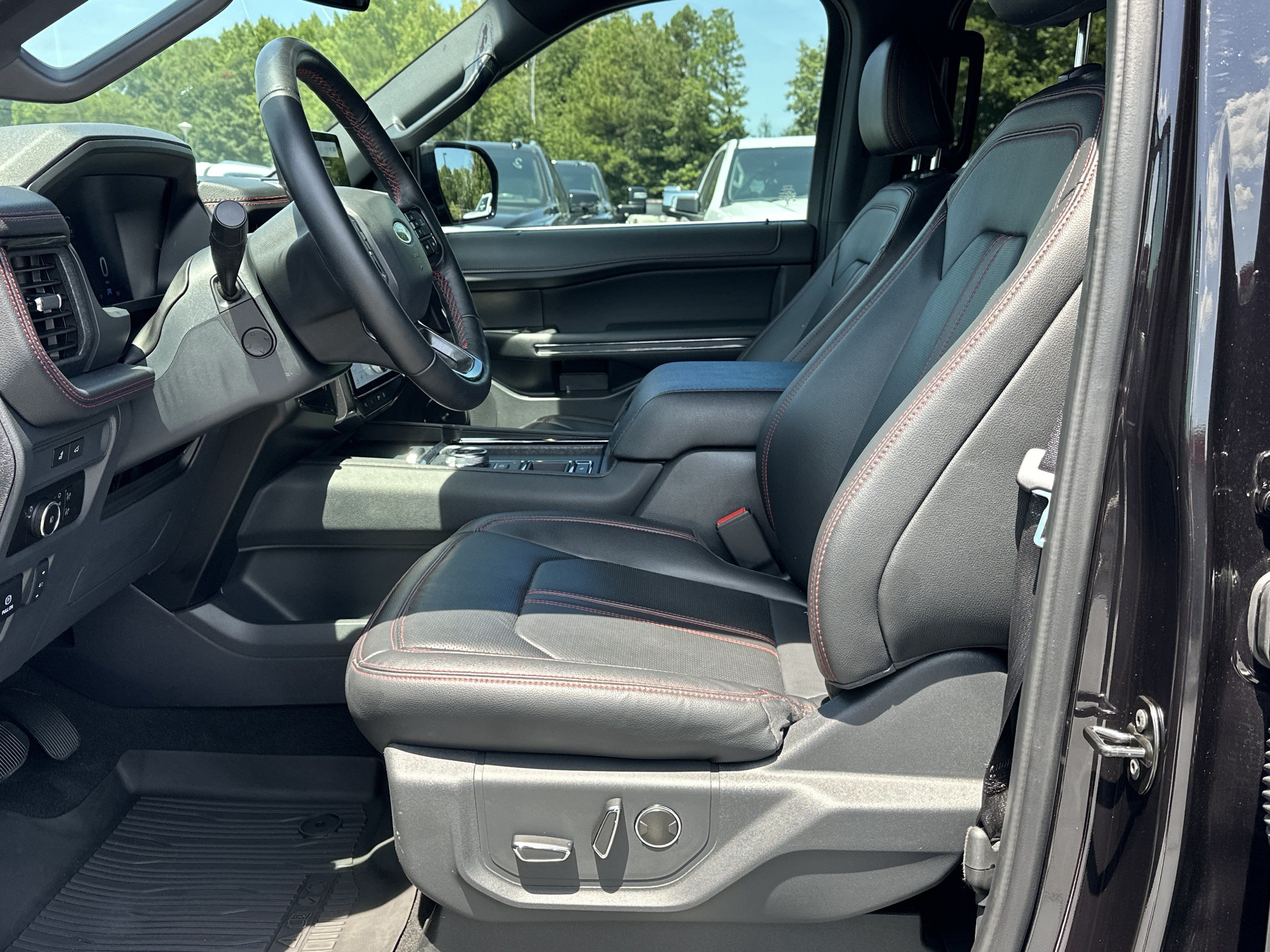 Used 2024 Ford Expedition Limited RWD image 9