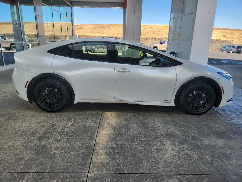 Used 2024 Toyota Prius XLE AWD/4WD image 12