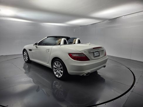 Used 2016 Mercedes-Benz SLK 300 image 9