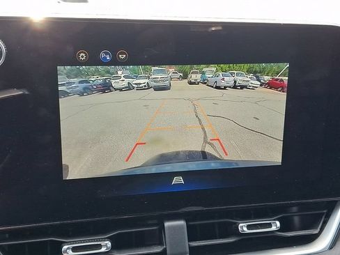 Used 2025 Chevrolet Equinox LT FWD image 13