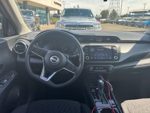 Used 2022 Nissan Kicks SV image 6