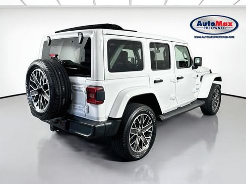 Used 2023 Jeep Wrangler Unlimited Sahara w/ Cold Weather Group AWD/4WD image 2