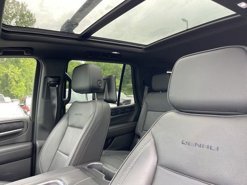 Used 2024 GMC Yukon Denali w/ Denali Reserve Package AWD/4WD image 9