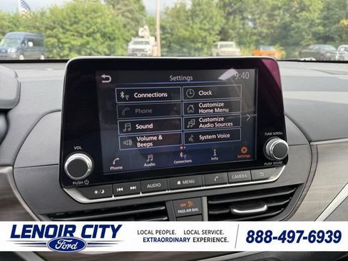 Used 2024 Nissan Altima 2.5 SV FWD image 25