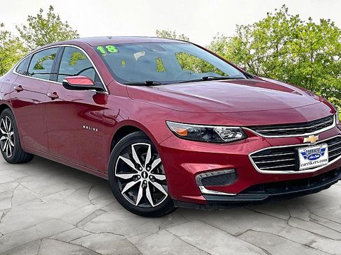 Used 2018 Chevrolet Malibu LT w/ Driver Confidence Package FWD image 3